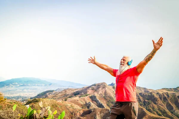 Senior man weleting sunset — Stock fotografie