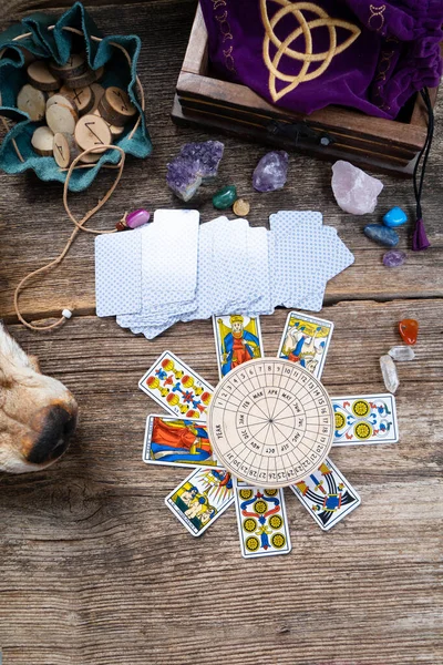 Geluk vertellen op tarot kaarten — Stockfoto