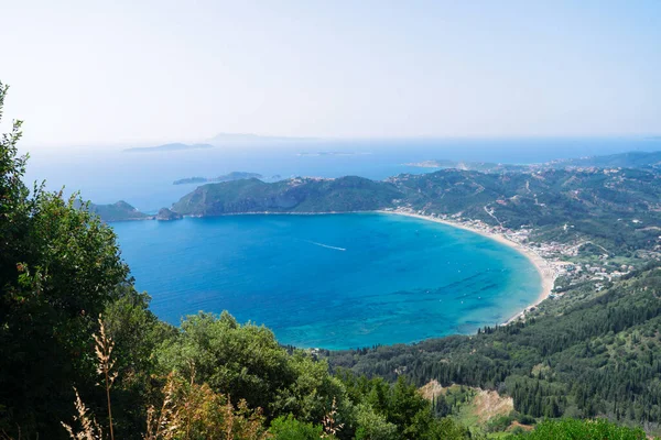 Yunanistan 'ın Korfu adasındaki Agios Georgios Pagon plajı