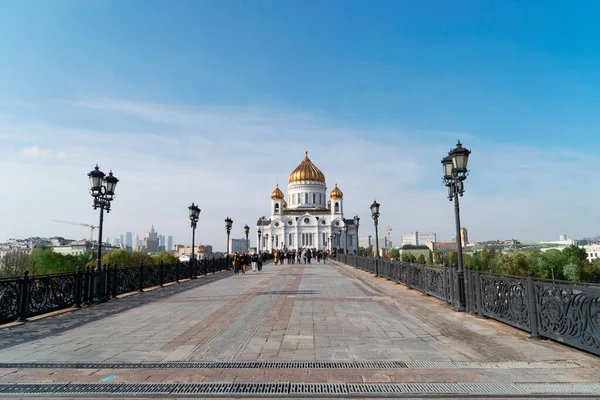 Храм Христа Спасителя и Москва — стоковое фото