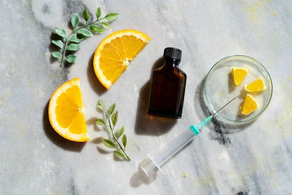 Citrusvruchten vitamine c serum olie schoonheidsverzorging — Stockfoto