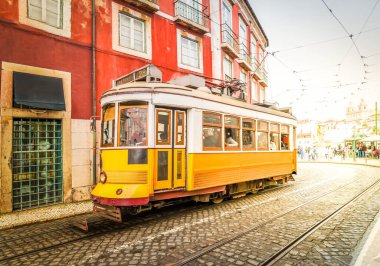Alfama, Lizbon dar sokaklarında tramvay