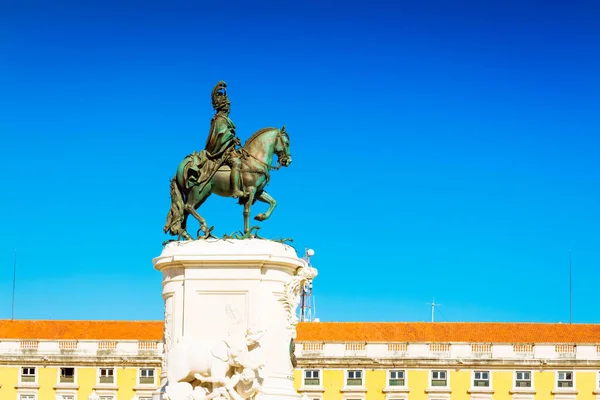 Statue von könig jose auf dem kommerziellen platz in Lissabon, portugal — Stockfoto