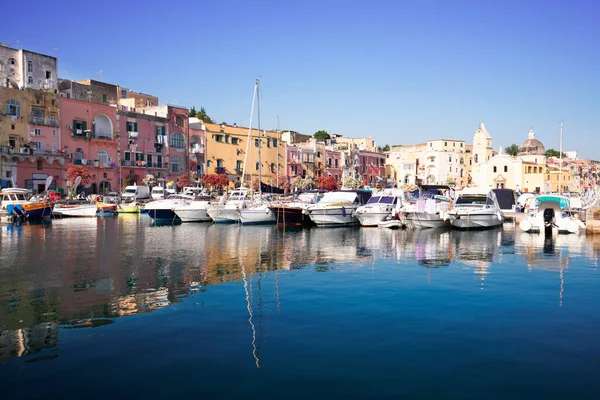 Procida Adası, İtalya