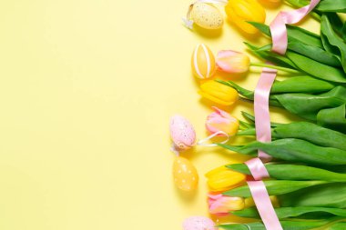 Beyaz yumurtalı Paskalya sahnesi