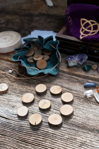 Handgjorda runor för spådomar — Stockfoto