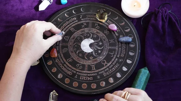 Pohled shora na astrologické ruce — Stock fotografie
