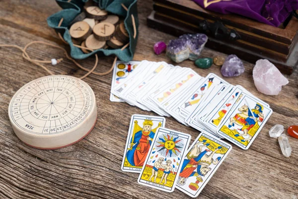 Fortune berättar på tarot kort — Stockfoto