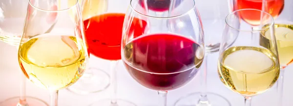 Set Gläser mit Wein — Stockfoto