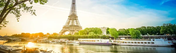 Seine Nehri üzerinde Eyfel turu — Stok fotoğraf
