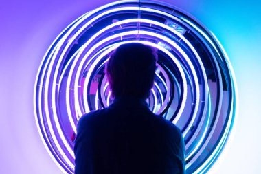 Sanal evrendeki adam