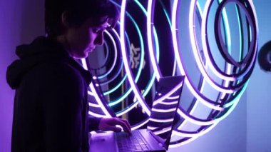 Sanal evrendeki adam