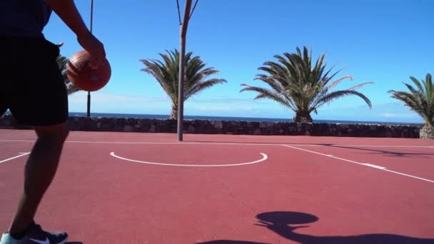 Αφρο-παίκτης στο μπάσκετ — Αρχείο Βίντεο
