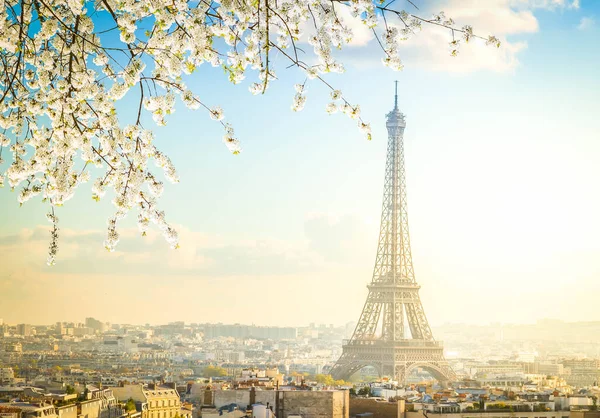 Eiffeltour Und Pariser Stadtbild Sonnigen Frühlingstagen Frankreich — Stockfoto