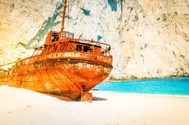 Zakinthos island, Yunanistan, retro tonda paslı eski gemi ile Navagio Shipwreak plaj