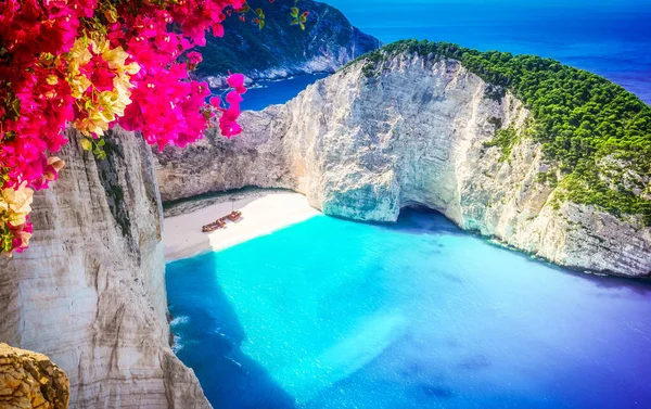 Praia Navagio Lanscape Overhead Famoso Ilha Zakinthos Com Flores Greece — Fotografia de Stock