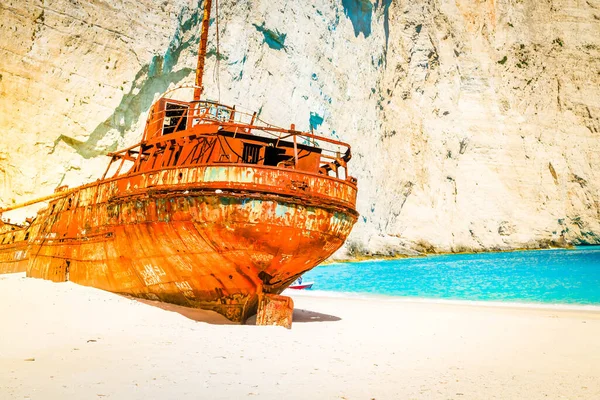 Zakinthos island, Yunanistan, retro tonda paslı eski gemi ile Navagio Shipwreak plaj