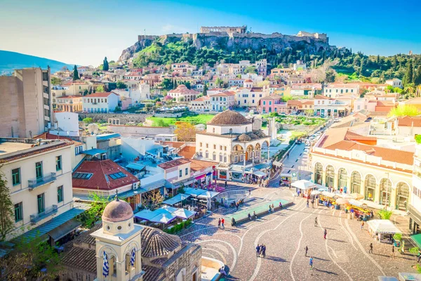 アテネのスカイラインモアンスティラキ広場とアクロポリスの丘 アテネギリシャ語 レトロ調 — ストック写真