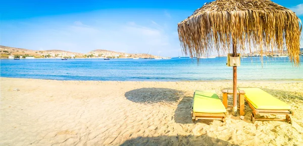 希腊岛上的浪漫海滩 — 图库照片