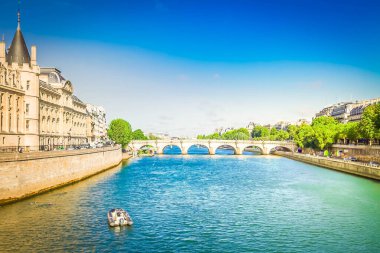 La Conciergerie ve Pont Neuf, Paris, Fransa