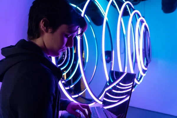 Sanal evrendeki adam