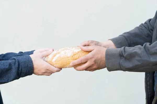 Het Idee Van Honger Een Man Die Een Ander Brood — Stockfoto