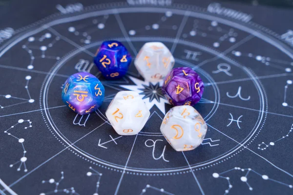 Horóscopo Círculo Del Zodiaco Con Dados Adivinación Adivinación Astrología Predicciones — Foto de Stock