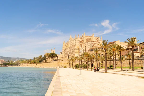 Palma de Majorca 'nın başkenti Mayorka, İspanya ve Balearic adalarındaki eski katedral ve dolgu.