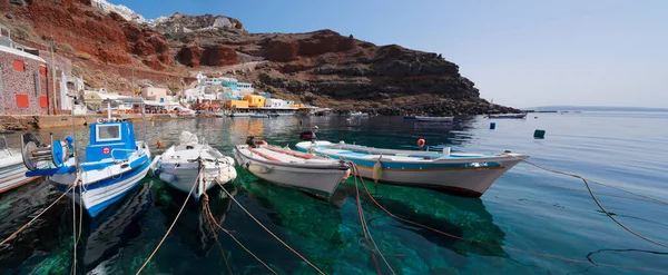 Zatoka Amoudi Łodziami Port Oia Santorini Grecja Słoneczne Lato Baner — Zdjęcie stockowe