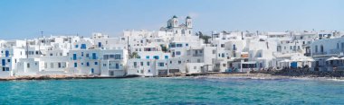 Limandaki Naoussa kasabası, güzel Yunan adaları, Paros Yunanistan, web pankartı formatı