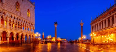 Geceleri iki kollu San Marco Meydanı, Venedik, İtalya, web pankartı