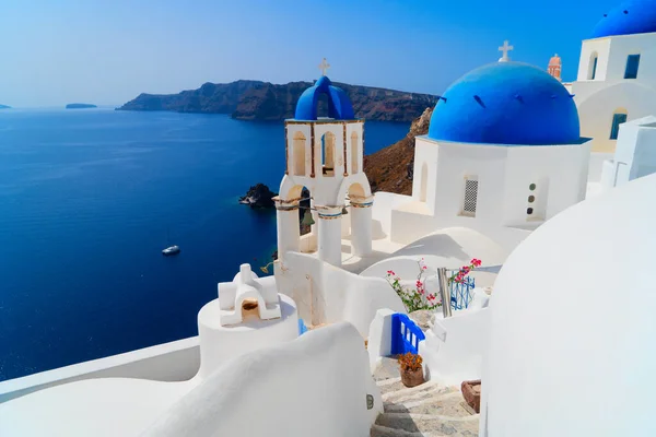 Traditional Greek Village Oia Santorini Blue Domes White Walls Sea — Stockfoto