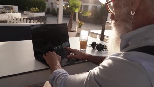 Senior Smiling Man Working Laptop Cafe Home Terrace View — Stockvideo