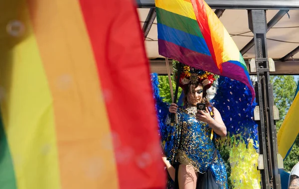Warsaw Polónia Junho Desfile Orgulho Gay Drag Queen Assistindo Seu — Fotografia de Stock