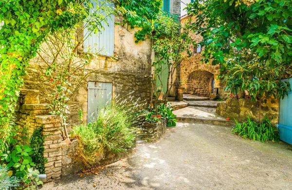 Bela Rua Velha Towncosy Com Escadas Provence Dia Verão França — Fotografia de Stock