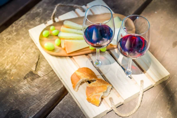 Picnic Two Glasses Red Wine Bread Cheese Sunshine — Stock Photo, Image