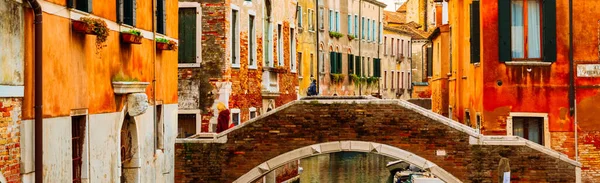 Traitional Venice Canal Bridge Old Houses Italy Retro Toned Web — Foto de Stock