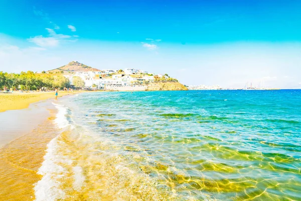 希腊帕洛斯岛上浪漫的海滩 阳光普照 — 图库照片