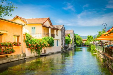 Lisle-sur-la-Sorgue, Provence küçük güzel bir kasaba, Provence, Fransa