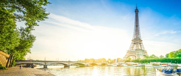 Paris Eiffel Tower Reflecting River Seine Sunrise Paris France Web — Zdjęcie stockowe