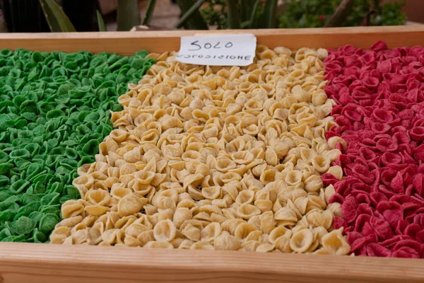Παραδοσιακό Ιταλικό Φαγητό Ζυμαρικά Χρώματα Της Ιταλικής Σημαίας — Φωτογραφία Αρχείου