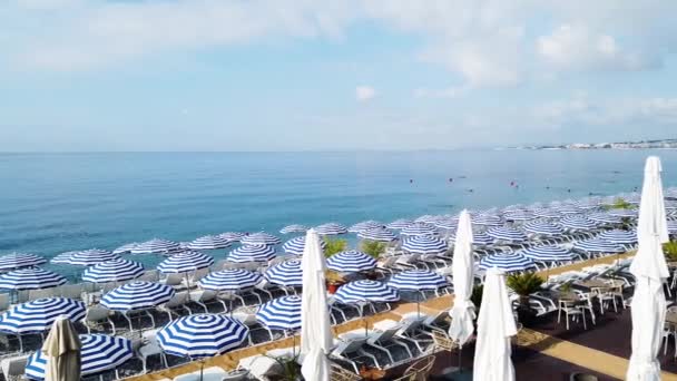 Orang Orang Berenang Air Berkerikil Dari Cote Dazur Pantai Kerikil — Stok Video