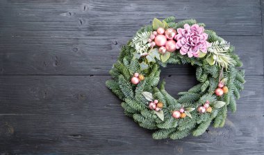 Cristmas wreath garland decorations over dark background