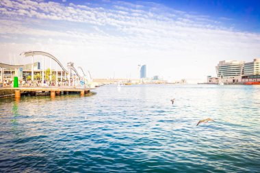 Rambla Maritim ve Mideterranean denizi, Barselona'nın merkez caddesi, İspanya