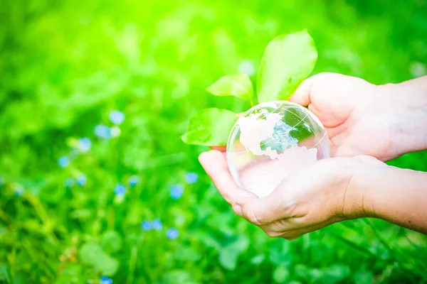 Erdschutz Und Nachhaltiges Ökologisches Entwicklungskonzept Hände Halten Den Planeten Erde — Stockfoto