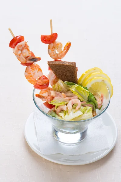 Salade van schaal-en schelpdieren — Stockfoto