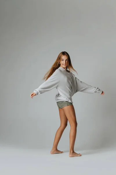 Active Energetic Smiling Teenage Girl Making Moves Studio Turning Her — Stock Photo, Image