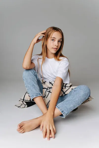 Portrait Barefoot Teenage Girl Sitting Cross Legged Studio Light Grey — Stock Photo, Image