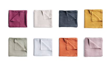 Dörtlü iki satıra yerleştirilmiş kaba masa örtülerinin kare örnekleri