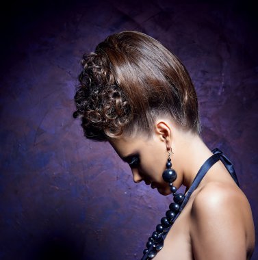 Genç güzel kadın.